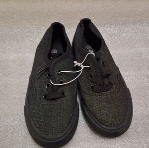 🏷 2/$12 Kids Black Sneakers